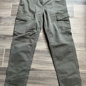 American Eagle Outfitters Olive Cargo Pants size us W29. L 30